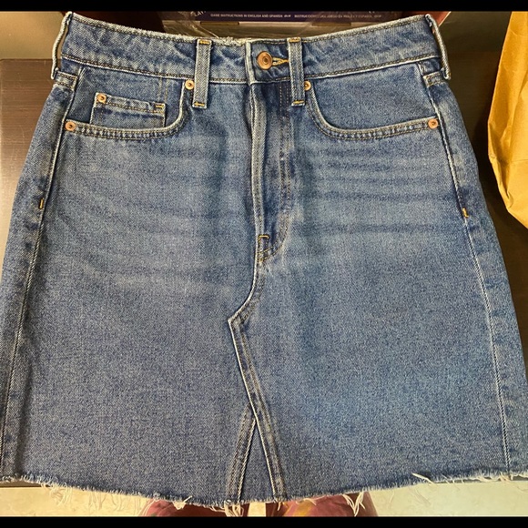 H&M Dresses & Skirts - H&M denim skirt